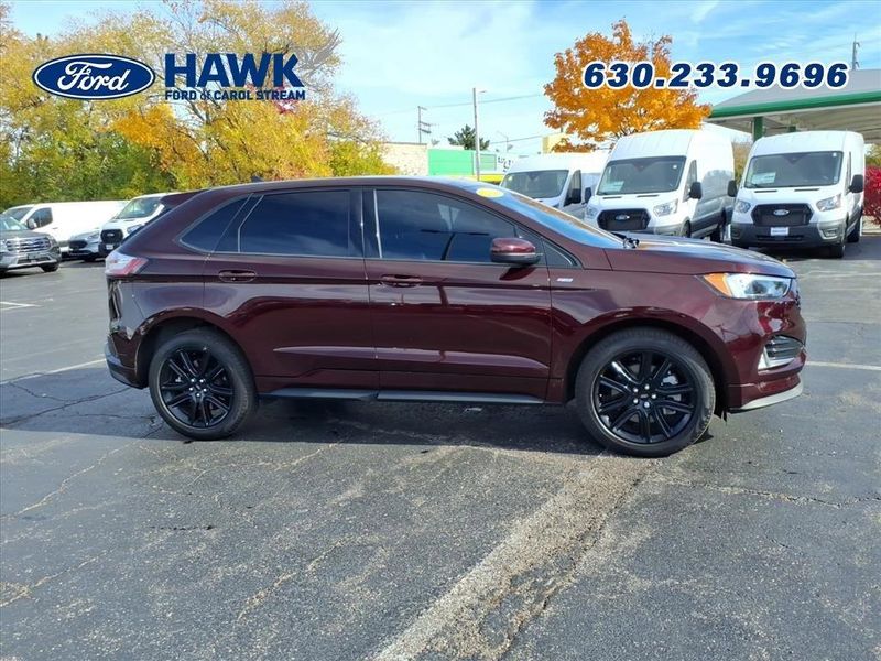 2024 Ford Edge ST photo 2