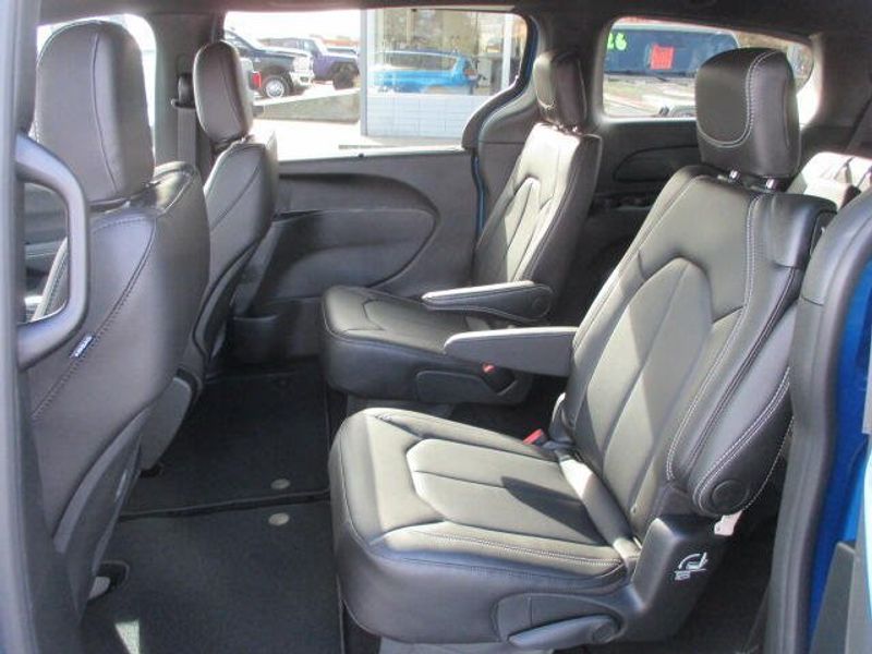 New 2026 Chrysler Pacifica SelectImage 22