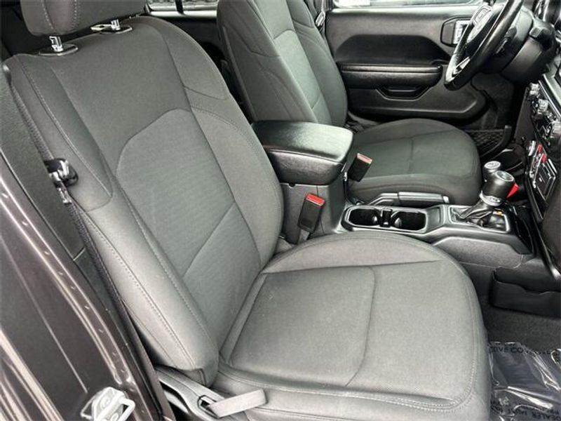 Used 2022 Jeep Wrangler Unlimited Sport AltitudeImage 11