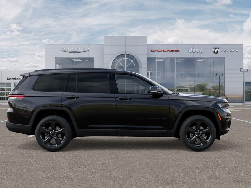 New 2025 Jeep Grand Cherokee L Limited 4x4Image 33