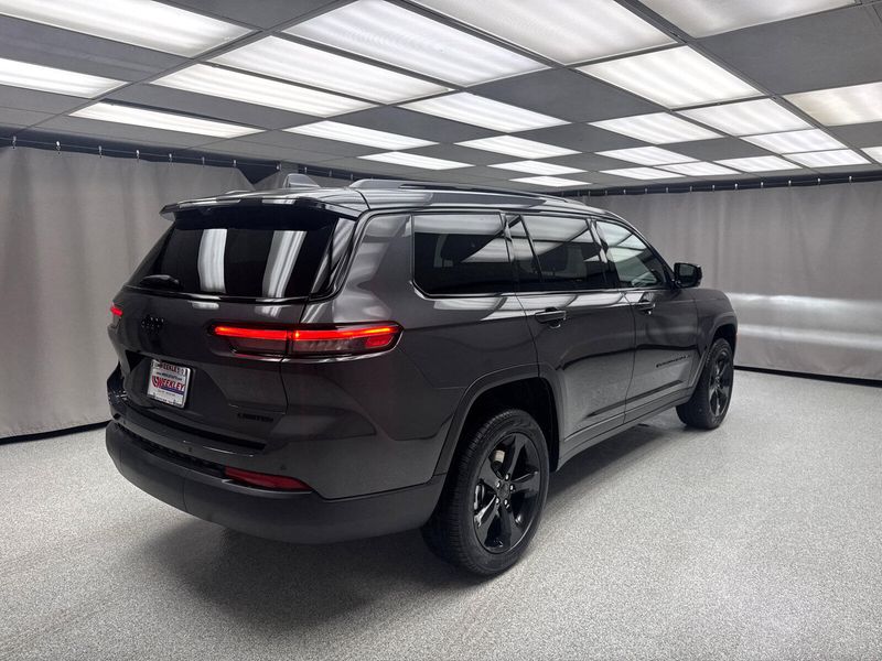 2025 Jeep Grand Cherokee L Limited 4x4Image 3