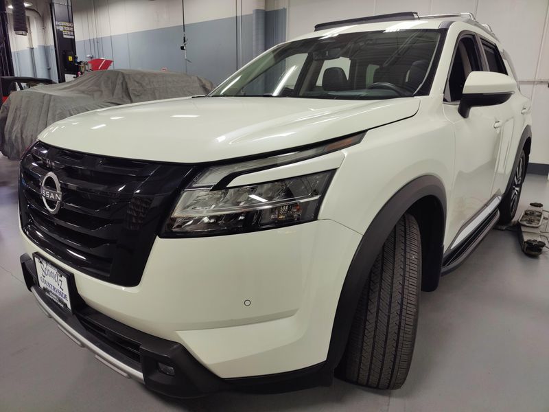 2023 Nissan Pathfinder Platinum V6 AWD BlackImage 14