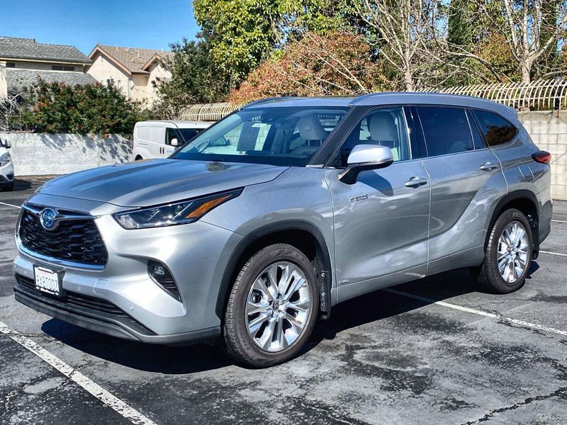 2021 Toyota Highlander LimitedImage 2