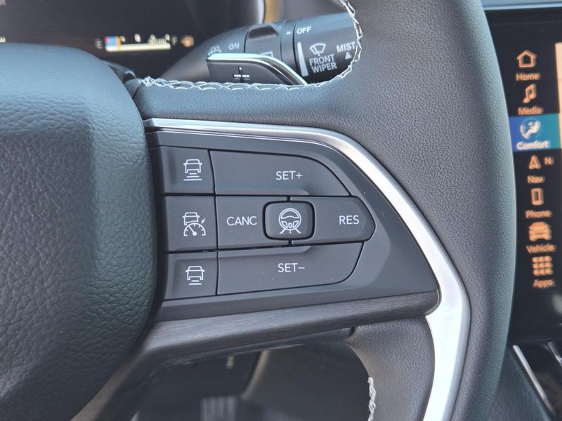 New 2026 Jeep Grand Cherokee Laredo Altitude 4x4