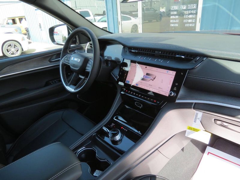 New 2026 Jeep Grand Cherokee Limited 4x4Image 18