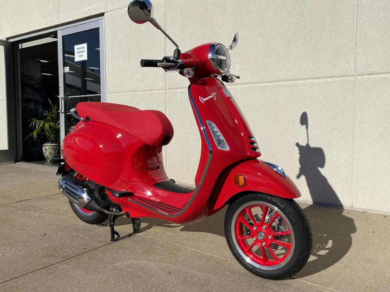 2025 Vespa PRIMAVERA 150 RED Image 2