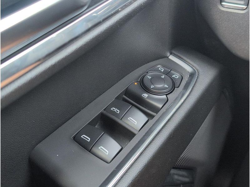 Used 2025 Chevrolet Silverado 1500 LTImage 12