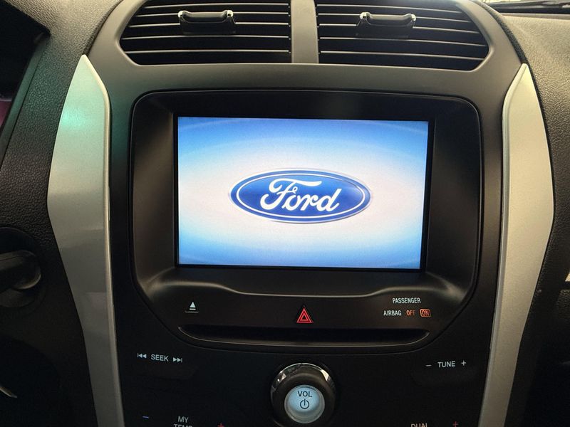 Used 2015 Ford Explorer XLTImage 26