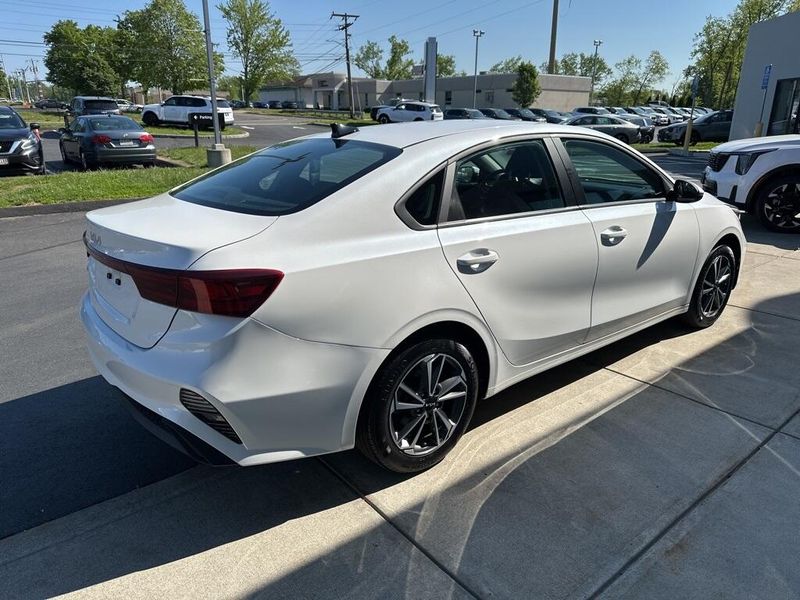2023 Kia Forte LXSImage 5