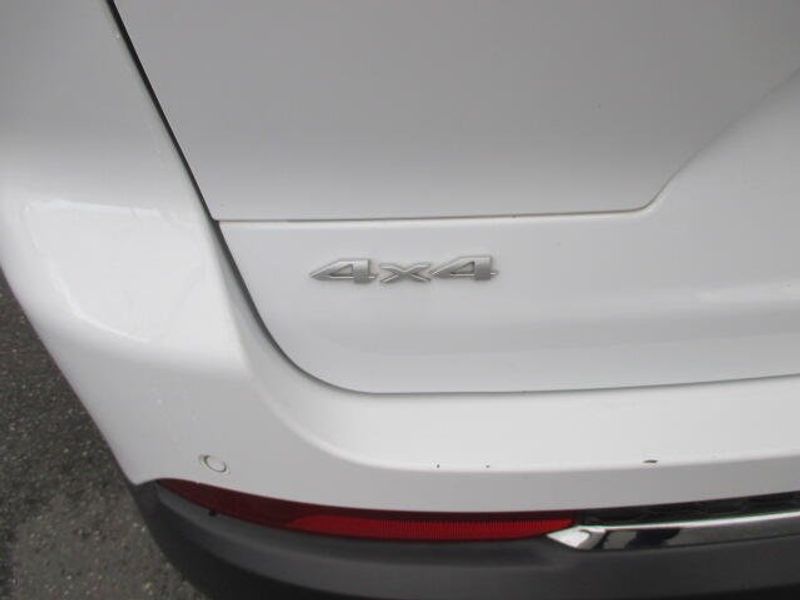 Used 2024 Jeep Grand Cherokee L LimitedImage 12