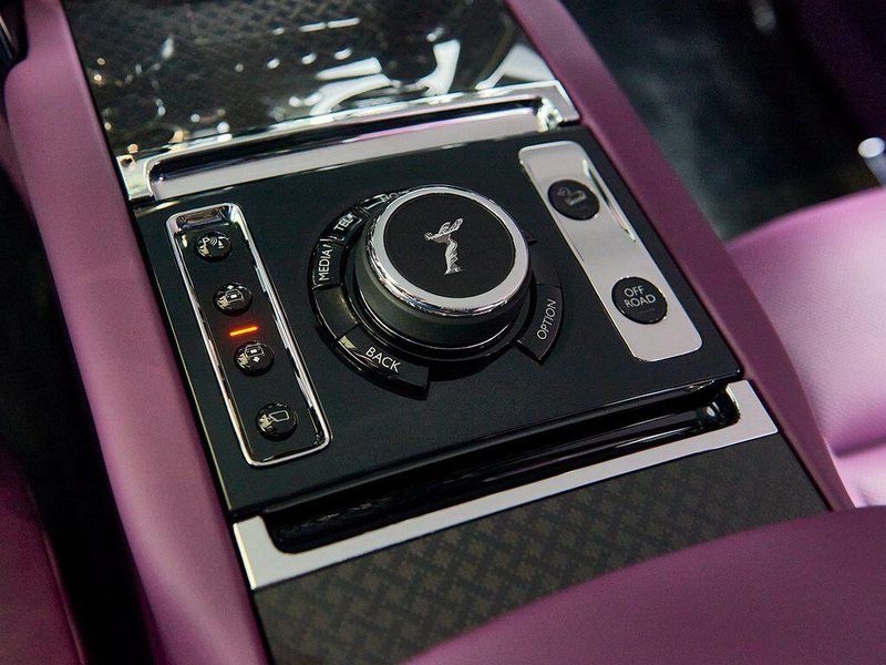 New 2026 Rolls-Royce Cullinan Black BadgeImage 16