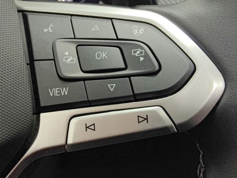 Used 2025 Volkswagen Atlas Cross Sport SEL AWD w/Sunroof & NavImage 33