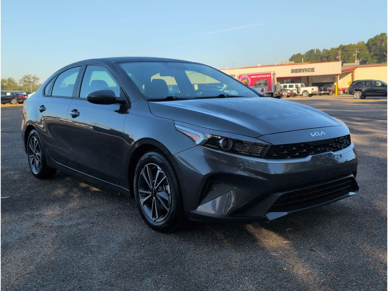 Used 2023 Kia Forte LXSImage 7