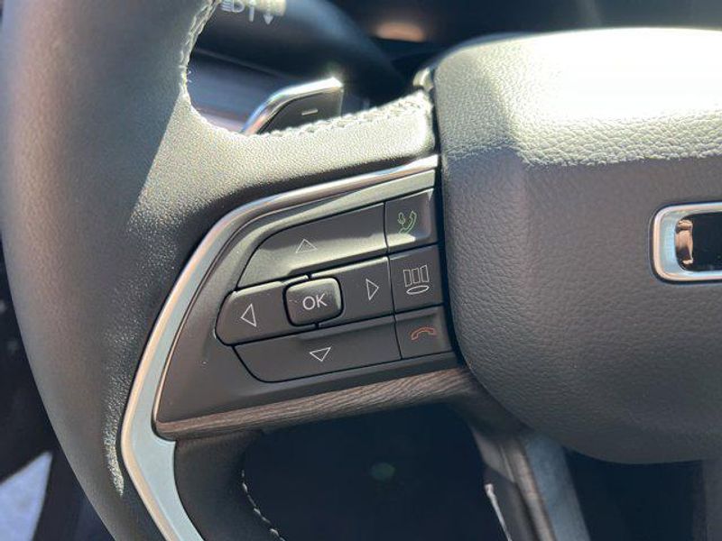 New 2025 Jeep Grand Cherokee L Limited 4x4Image 21