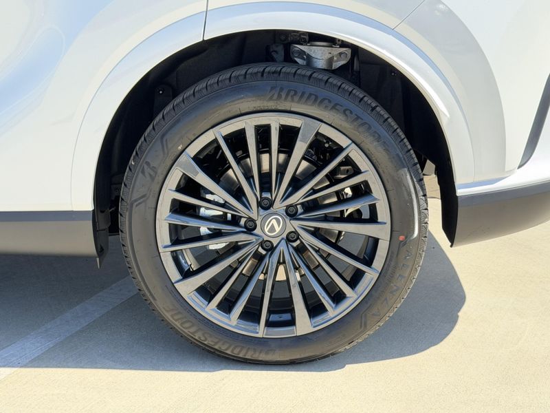 New 2026 Lexus RX 350 CP,DK,FZ,GN,KG,NW,PB,PJ,PM,2T,3J,87Image 18