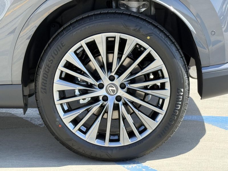 New 2026 Lexus RX 450h+ LuxuryImage 15