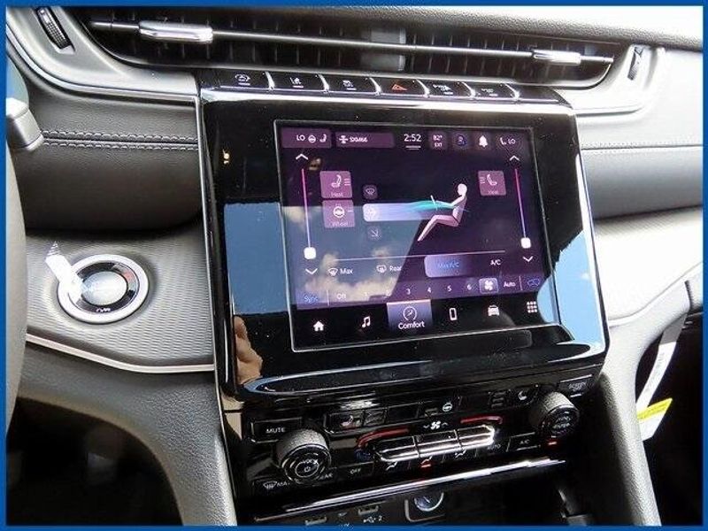 New 2025 Jeep Grand Cherokee Image 16