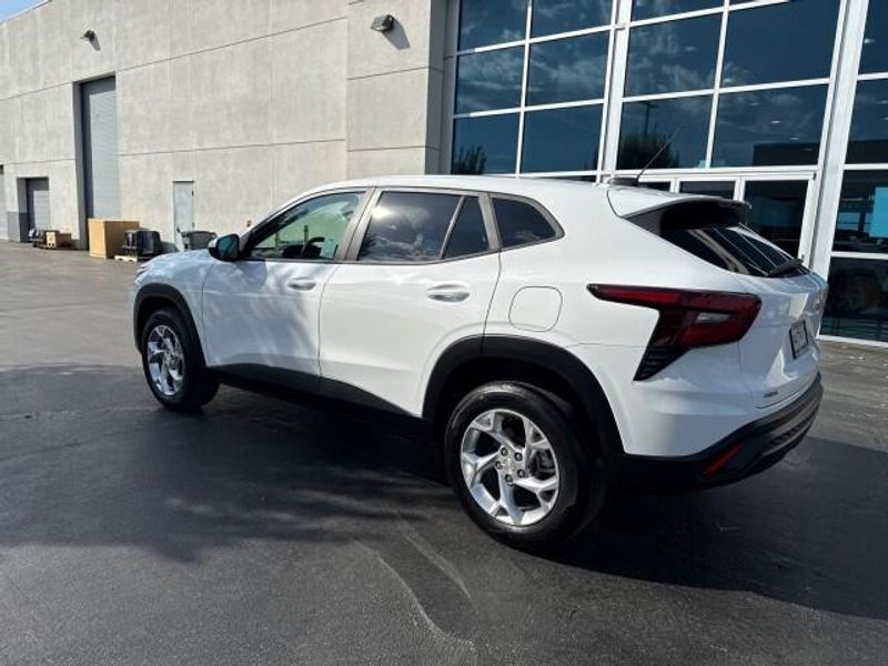 2024 Chevrolet Trax LS photo 4