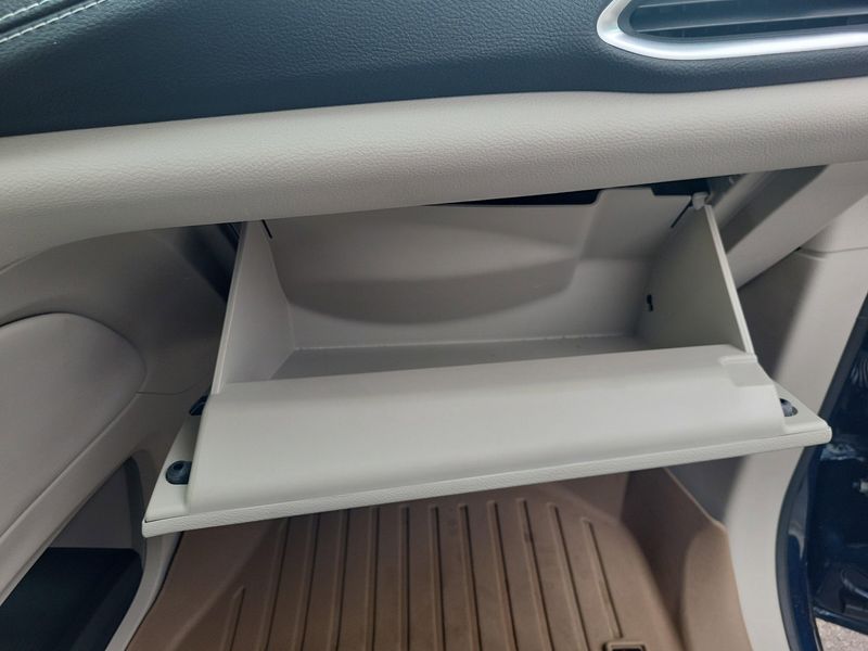 Used 2023 Chrysler Pacifica Hybrid LimitedImage 23