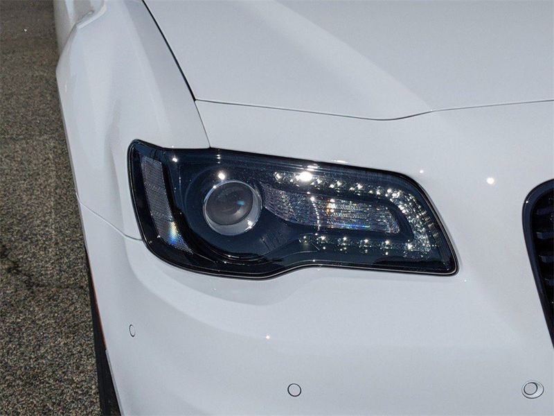 2023 Chrysler 300 Touring L RwdImage 10