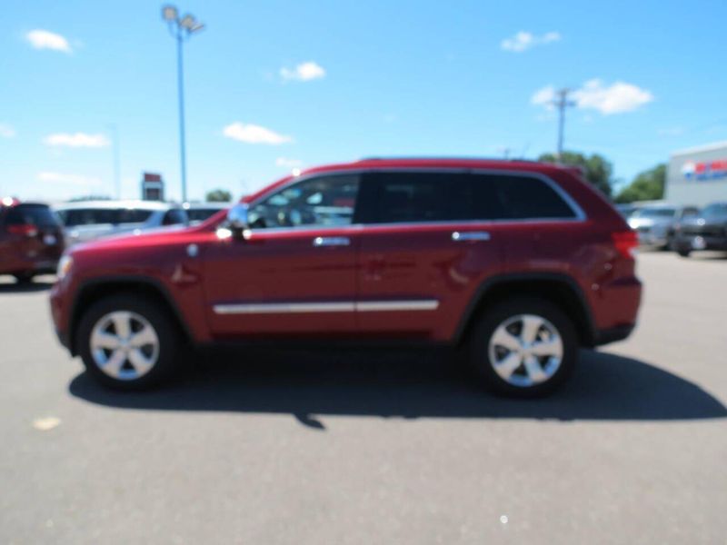 Used 2012 Jeep Grand Cherokee Overland 4x4 4dr SUVImage 5