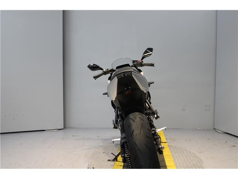 2024 Suzuki GSX-800 Image 2