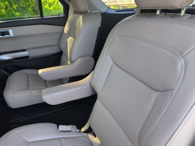 2023 Ford Explorer XLTImage 29