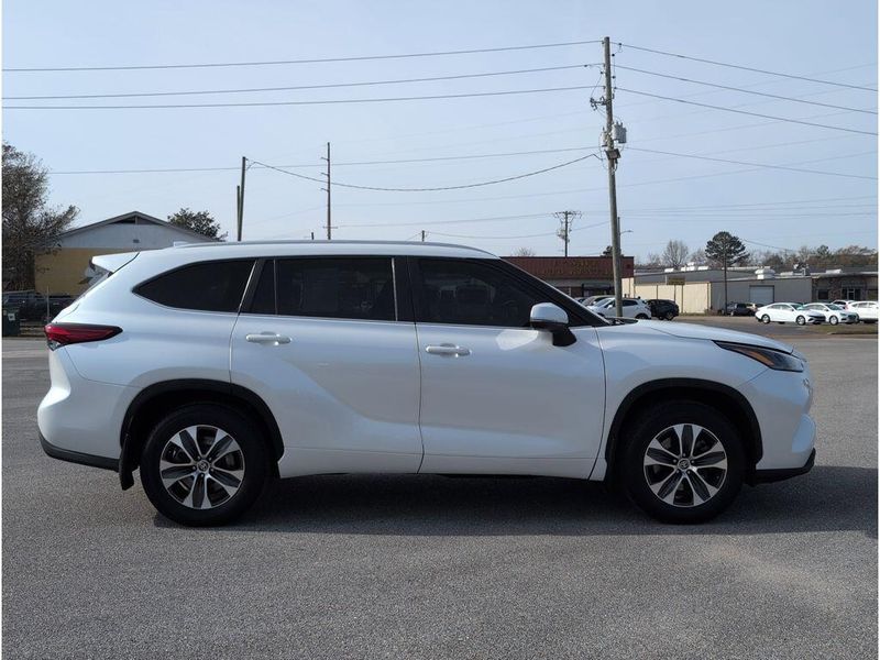 Used 2023 Toyota Highlander XLEImage 6