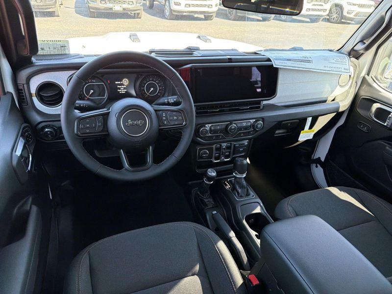New 2026 Jeep Gladiator Sport S 4x4Image 15