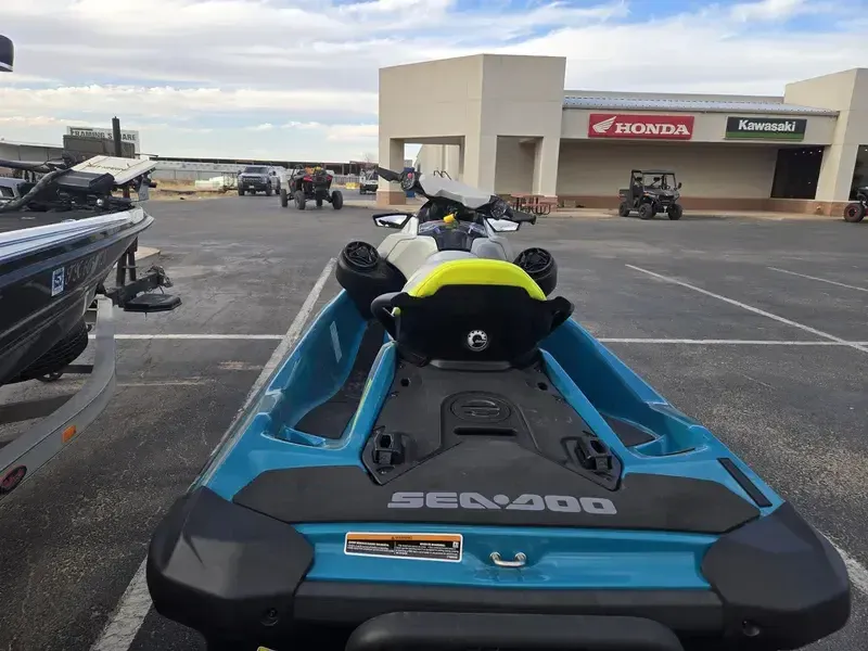 2025 SEADOO GTI SE 170 WITH SOUND SYSTEM IDF TEAL BLUE AND MANTA GREEN Image 12