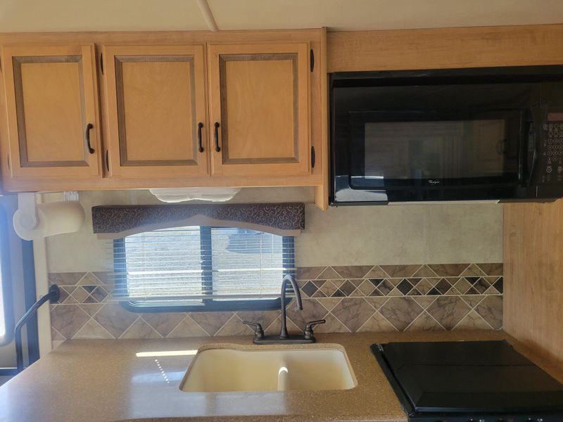 Used 2012 THOR M-32A  FORD Image 17