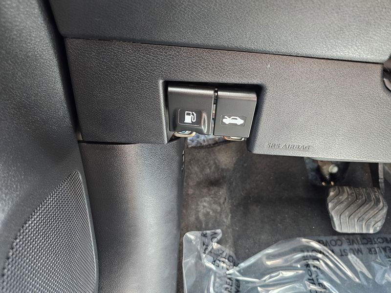 2020 Nissan Versa SRImage 19