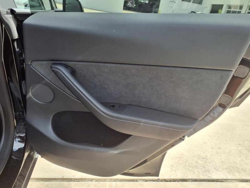 2023 Tesla Model Y Long RangeImage 7
