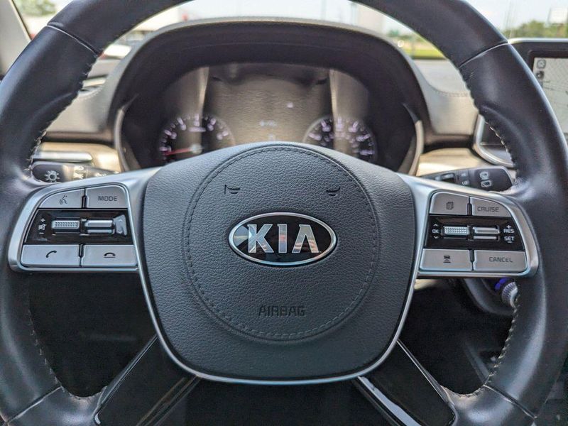 2021 Kia Telluride EX in a Gravity Grey exterior color and Blackinterior. Johnson Dodge 601-693-6343 pixelmotiondemo.com 