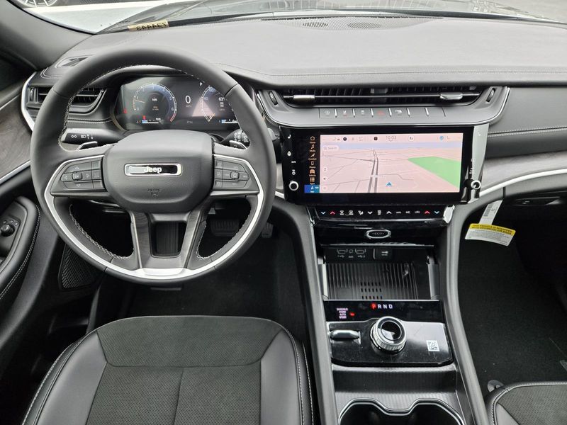 New 2026 Jeep Grand Cherokee Laredo Altitude 4x4