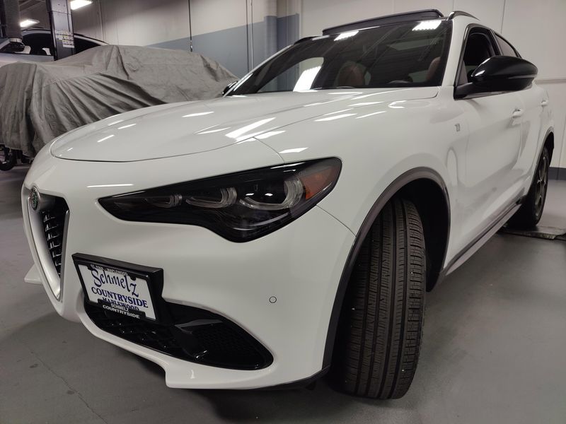 2024 Alfa Romeo Stelvio Ti AWD w/Sunroof/NavImage 11