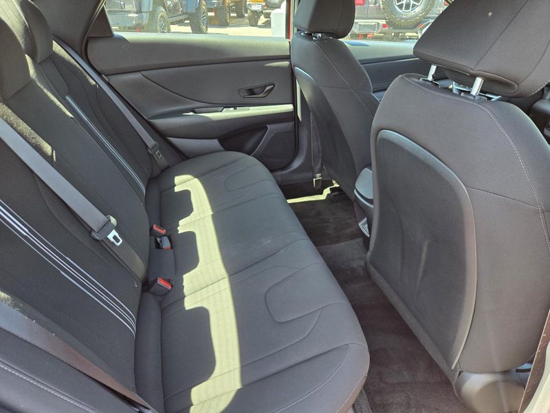 Used 2025 Hyundai Elantra SEL Sport IVT