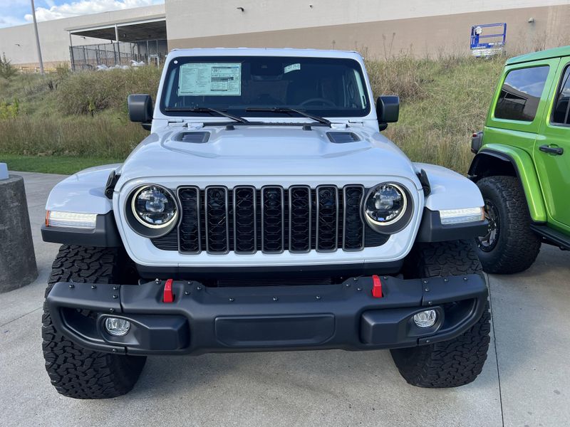 New 2025 Jeep Wrangler 4-door Rubicon XImage 2