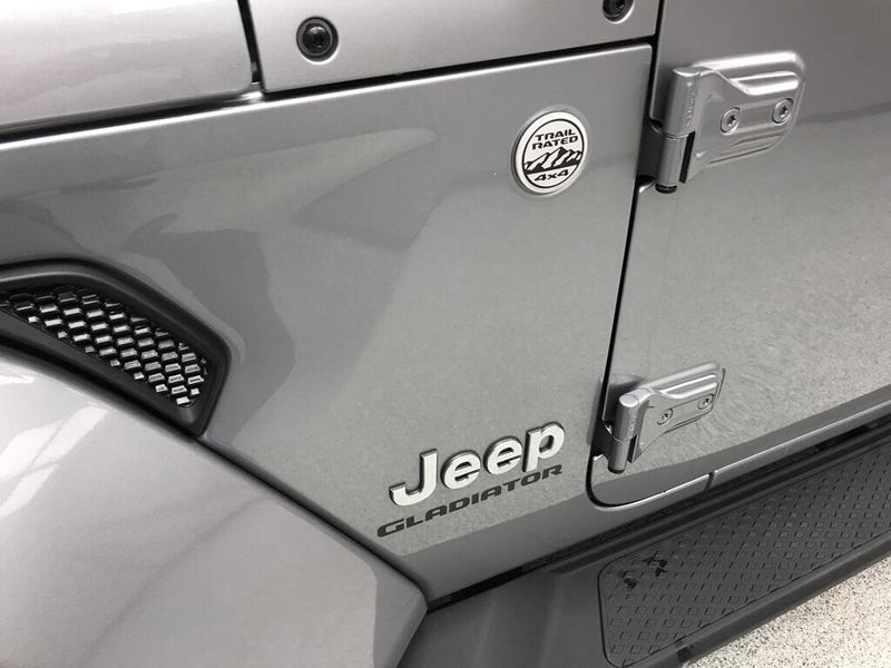 Used 2021 Jeep Gladiator OverlandImage 8