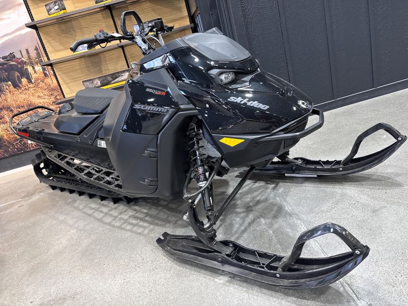 New 2026 Ski-Doo SUMMIT ADRENALINE 850 ETEC 