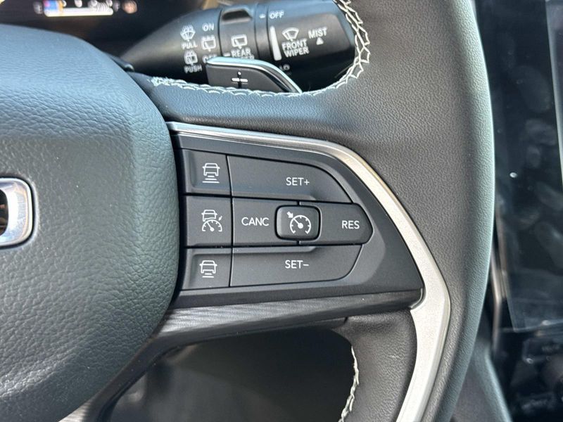 New 2026 Jeep Grand Cherokee L Laredo X 4x2