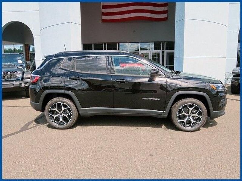 New 2025 Jeep Compass LimitedImage 2