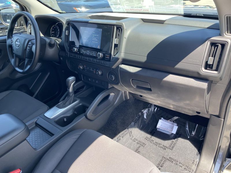 Used 2025 Nissan Frontier SImage 9