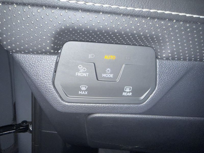 Used 2025 Volkswagen Atlas SE AWD w/Technology & SunroofImage 29