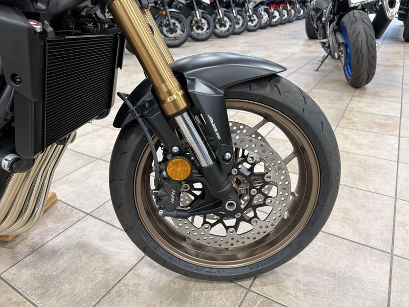 New 2026 Honda CB650R E-CLUTCH Image 19