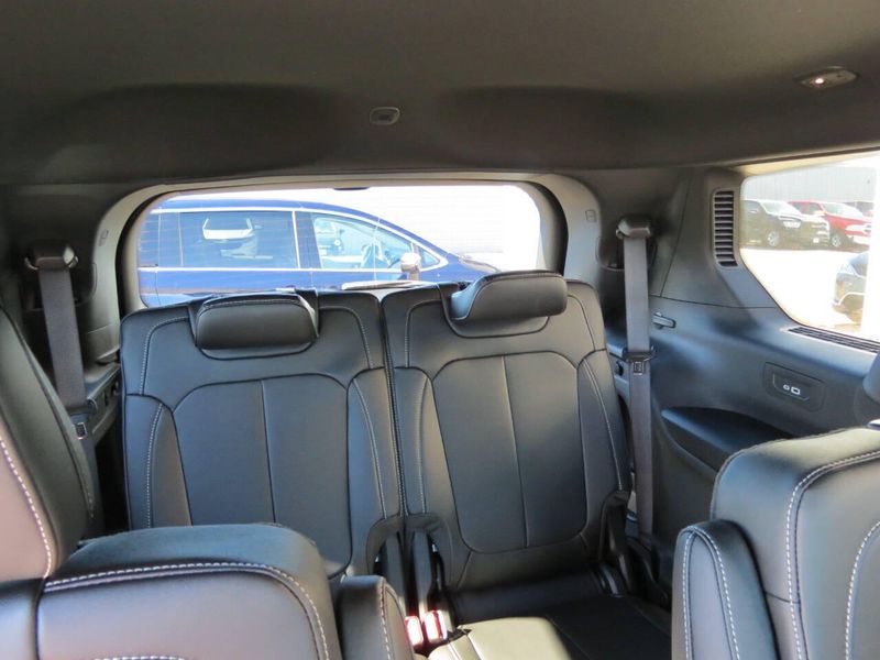 2025 Jeep Grand Cherokee L Limited 4x4Image 33