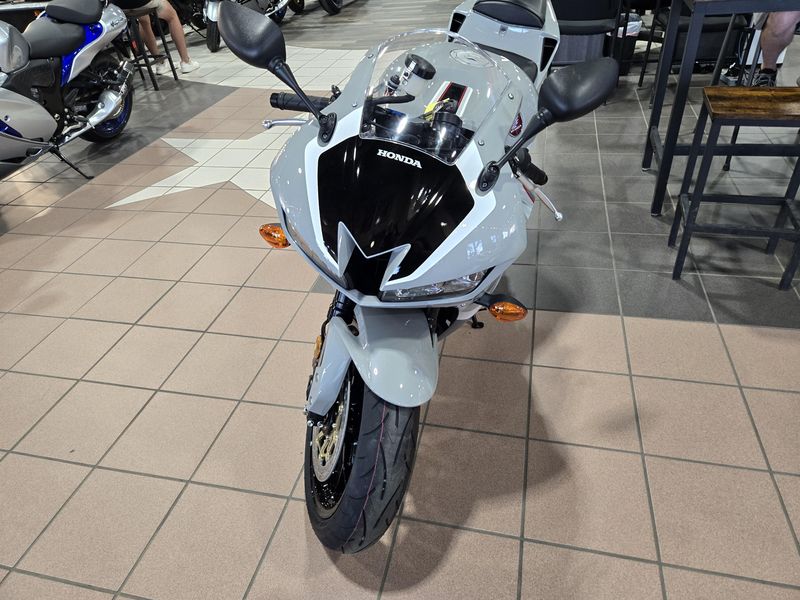 New 2026 Honda CBR600RR DEEP PEARL GRAY Image 6