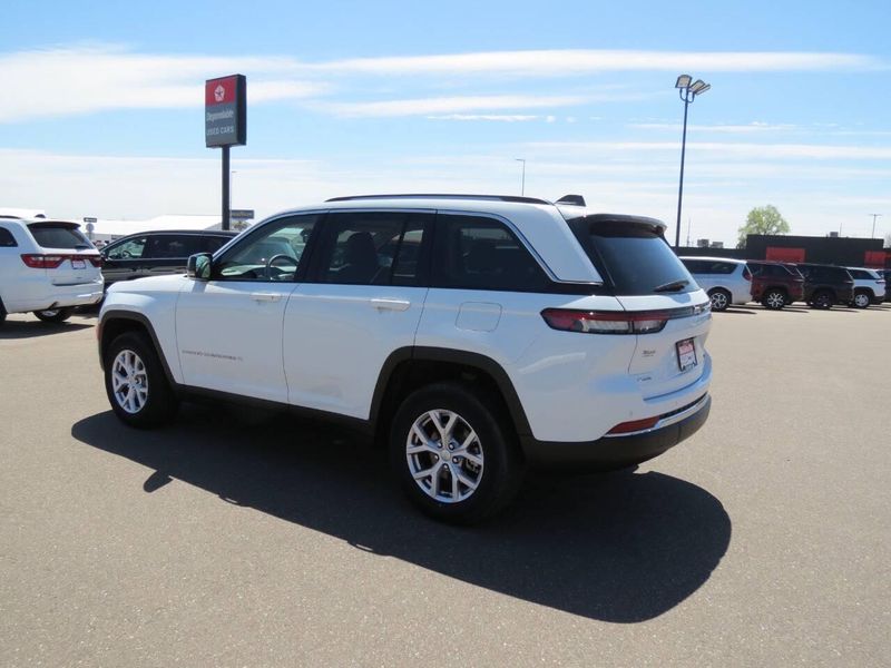 Used 2022 Jeep Grand Cherokee Limited 4x4 4dr SUV (midyear release)Image 6