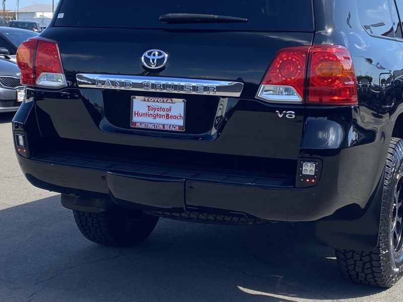 2013 Toyota Land Cruiser BaseImage 5