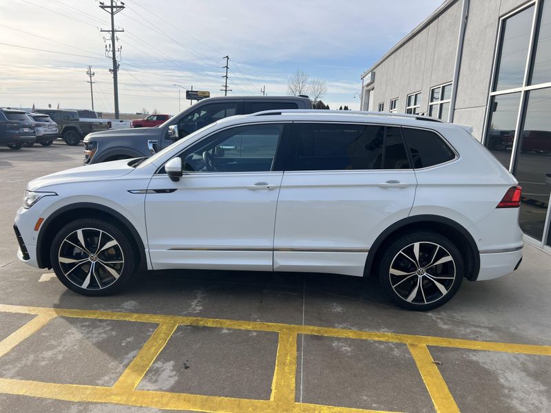 Used 2022 Volkswagen Tiguan SEL R-LineImage 1